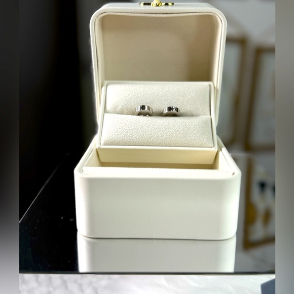 NWOT Fashion Jewelry Men’s Sterling Silver Huggie Earring Set - Picture 5 of 5